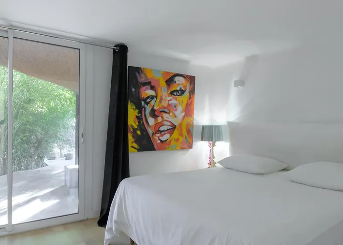 K-sea Boutique De Luxe A *